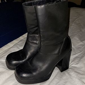 Women block heel boots size 6